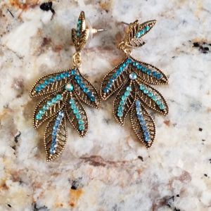 3/$30 NWOT teal blue stone gold statement earrings